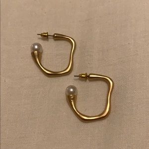 Hoop earrings with pearl detailing